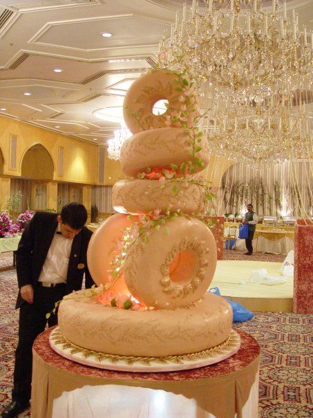 Торти на ліванських весіллях