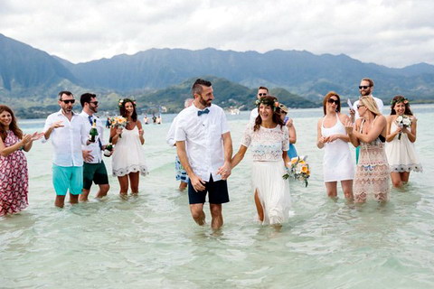 Весільна церемонія в морі